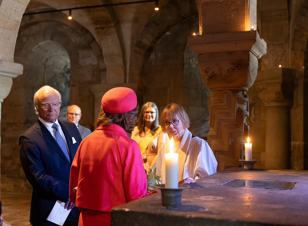 Erika Lagrbielke Glaskonstverket ”Hopp” för altarplatsen i kryptan i Lunds domkyrka med anledning av 900-årsjubileet 2023